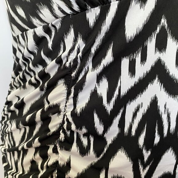 Kiwi Black & White Strapless Ruched Top Size 2X - Picture 3 of 9